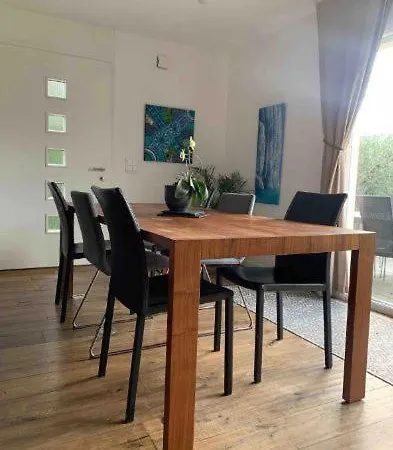 Stylish & Cozy Villa, Sunny Terrace, Games 아파트