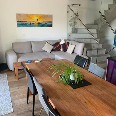 Stylish & Cozy Villa, Sunny Terrace, Games 아파트